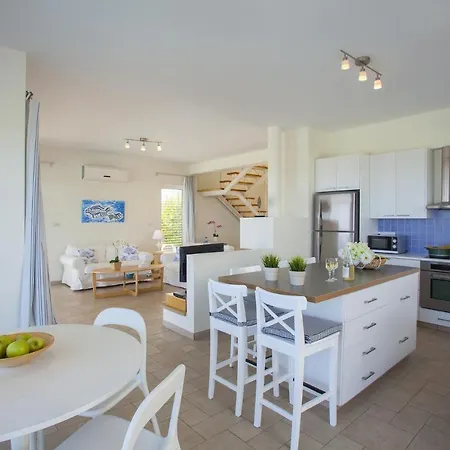 How To Rent Your Own Beachfront Villa, 1463 빌라