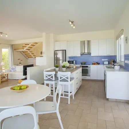 How To Rent Your Own Beachfront Villa, 1463 빌라