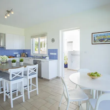 빌라 How To Rent Your Own Beachfront Villa, 1463