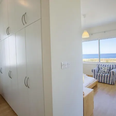 빌라 How To Rent Your Own Beachfront Villa, 1463 프로타라스